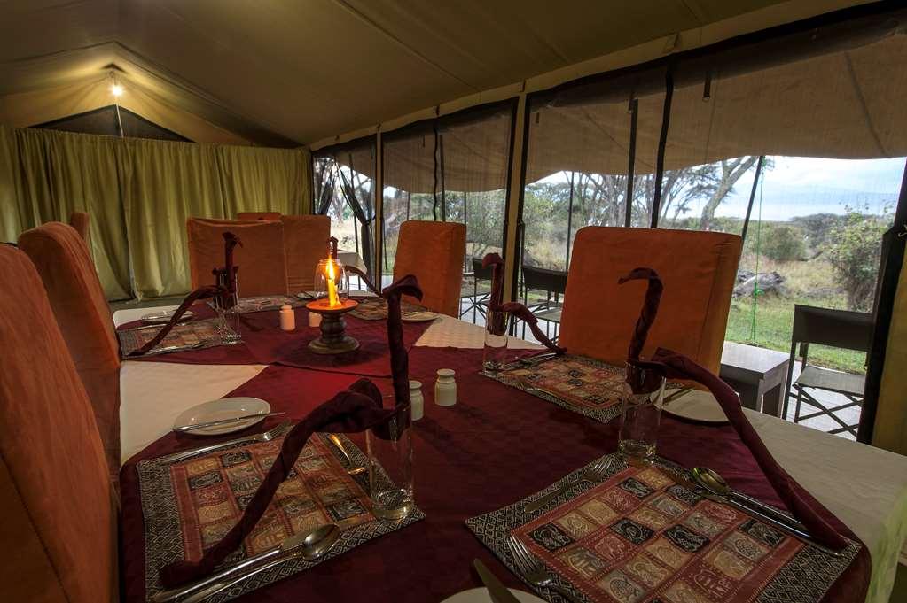 Karibu Camps And Lodges Lions Paw Ngorongoro 卡拉图 餐厅 照片